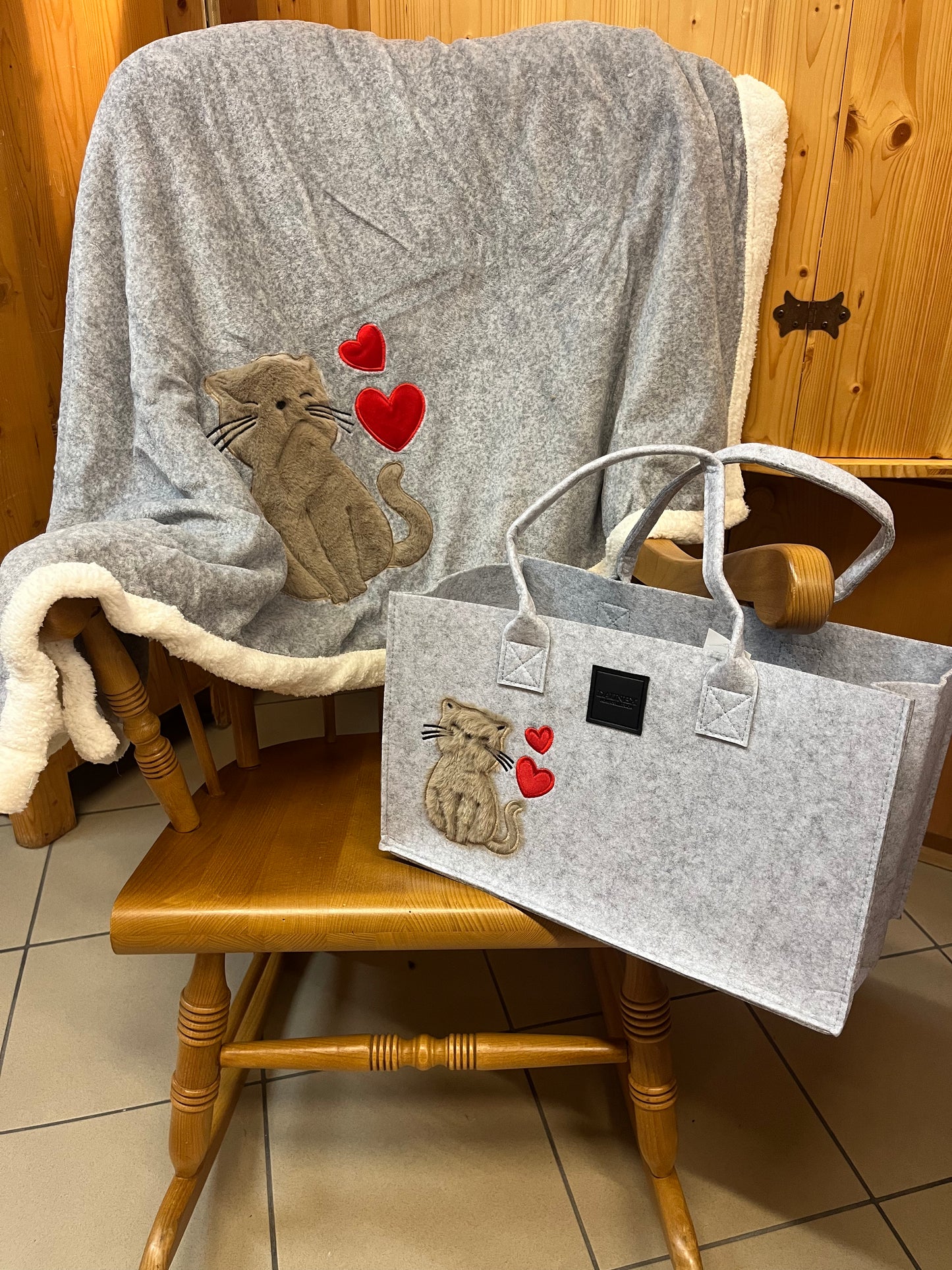 Plaid Morbid8 con borsa "gattino"