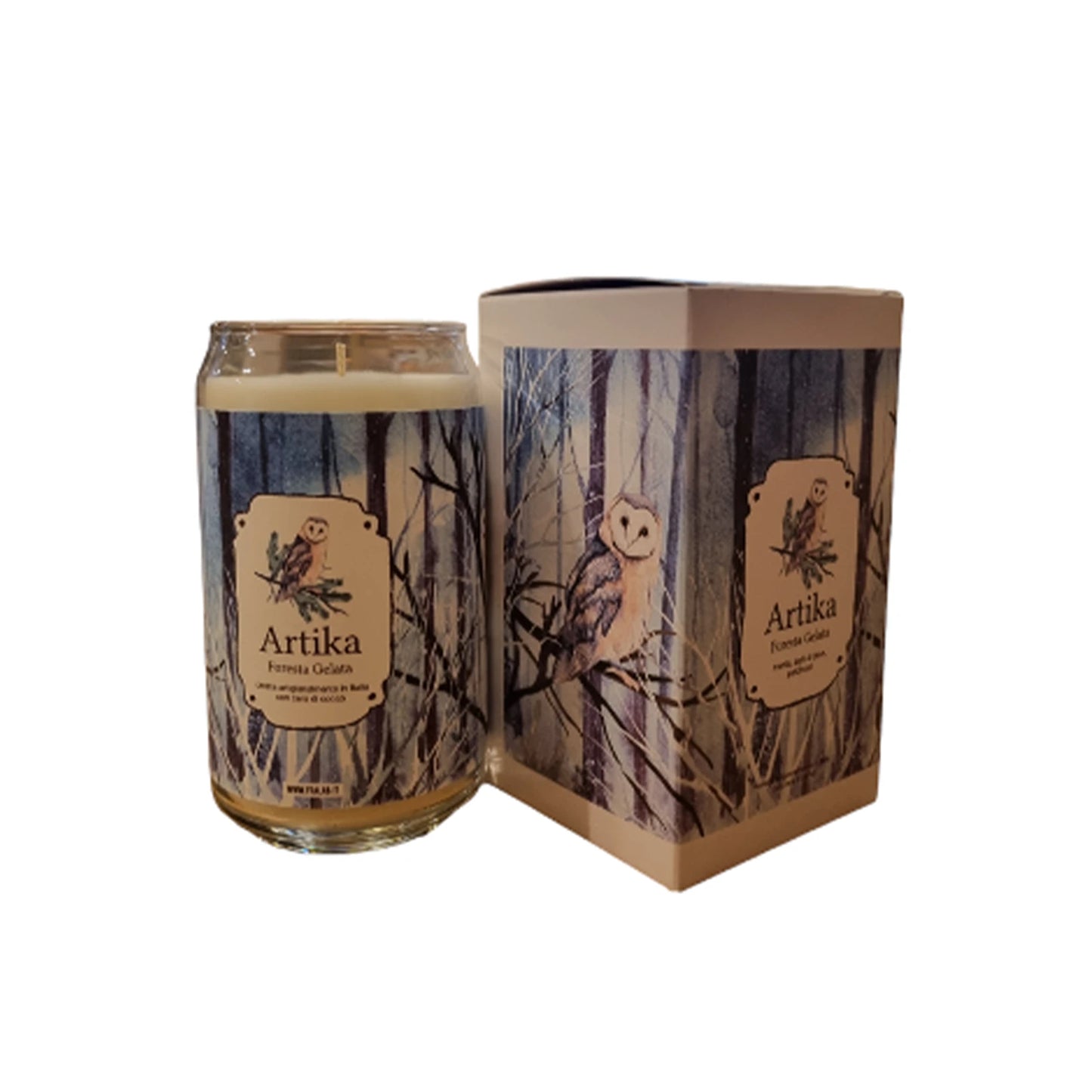 Candela profumata Foresta Gelata, linea Artika, note di menta, aghi di pino e patchouli, atmosfera rilassante inverno
