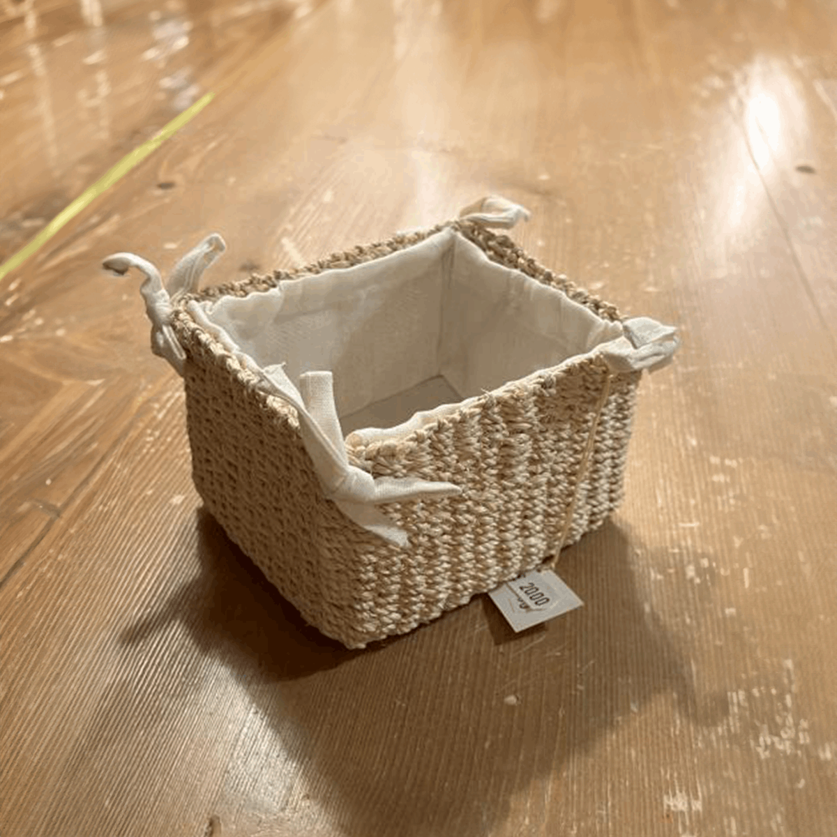 Organizer porta oggetti piccolo in vimini con rivestimento beige, dimensioni 10x10 cm, ideale per bagno