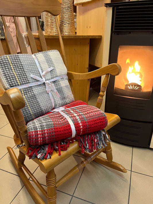 Plaid Frange in fantasia tartan rosso e grigio