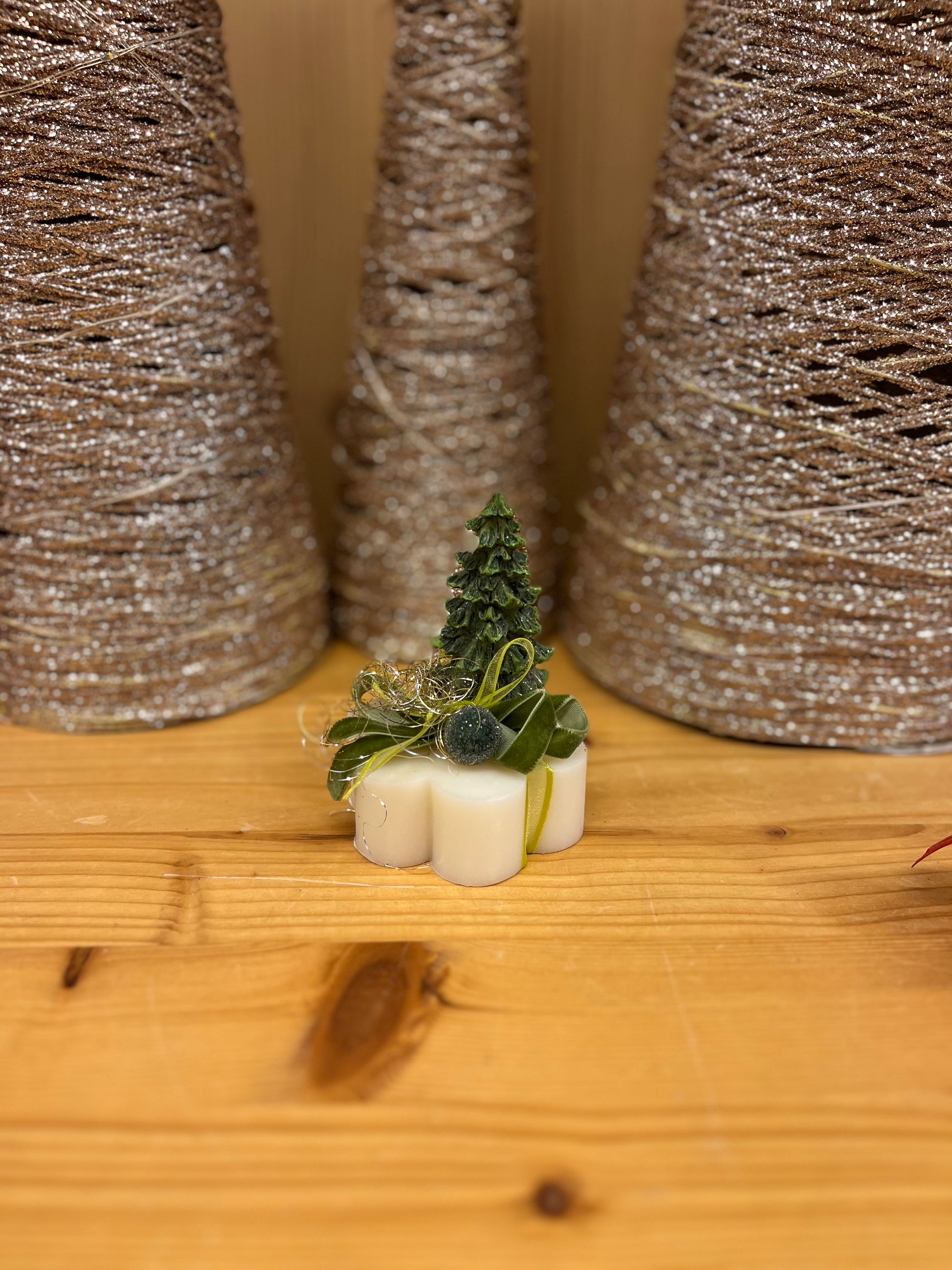 Sapone profumato a forma di fiore con alberello