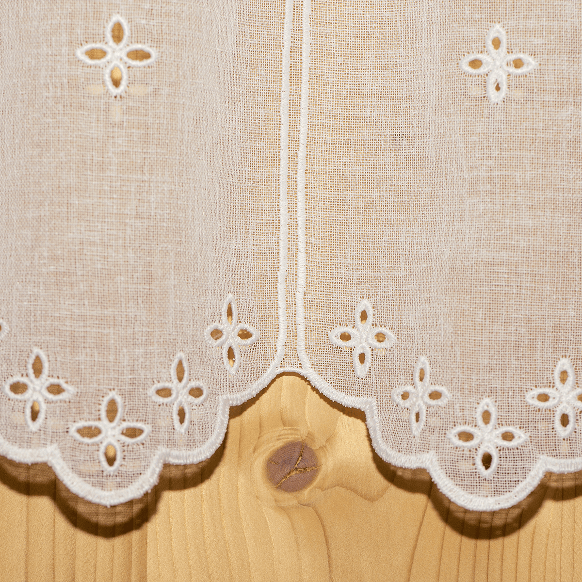 Dettaglio del fondo della tenda tirolese con Fiore Traforato, moduli 16 cm
