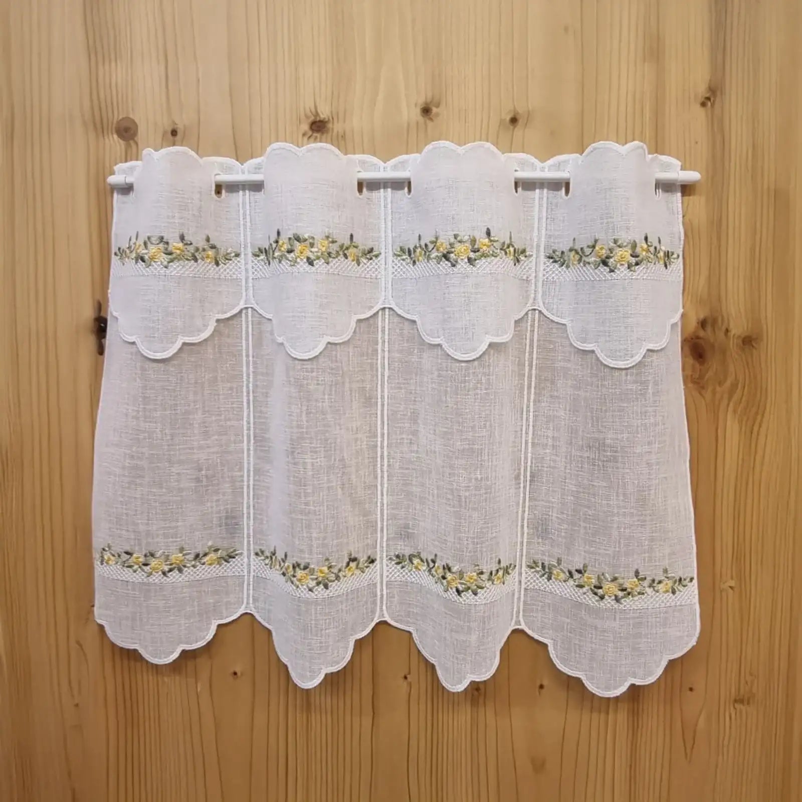 Tenda tirolese in cotone con fiorellini gialli e foglie verdi, tagliata su misura