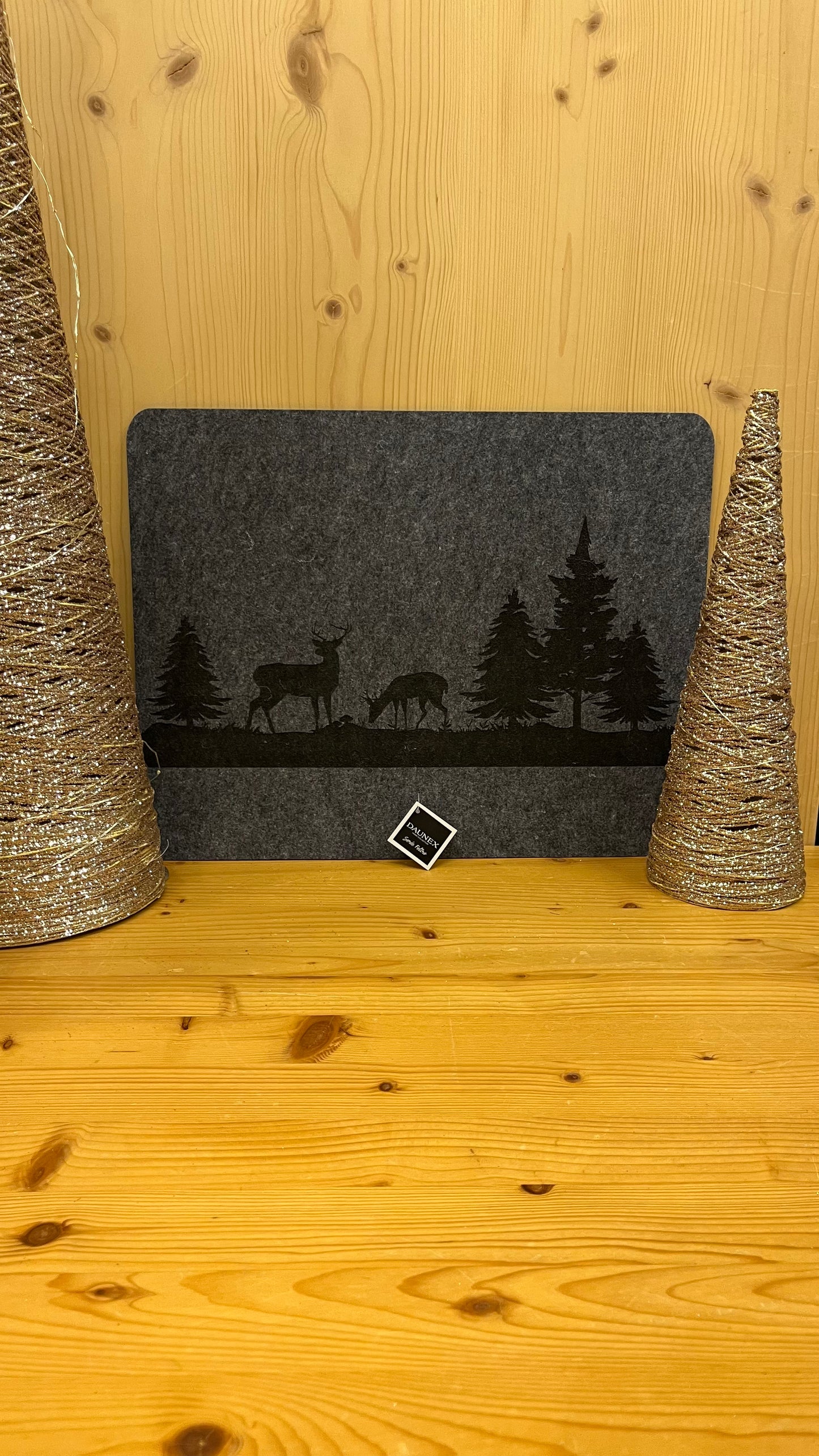 Tovaglietta in feltro a tema montagna vista frontale, dimensioni 45x35 cm, stile rustico