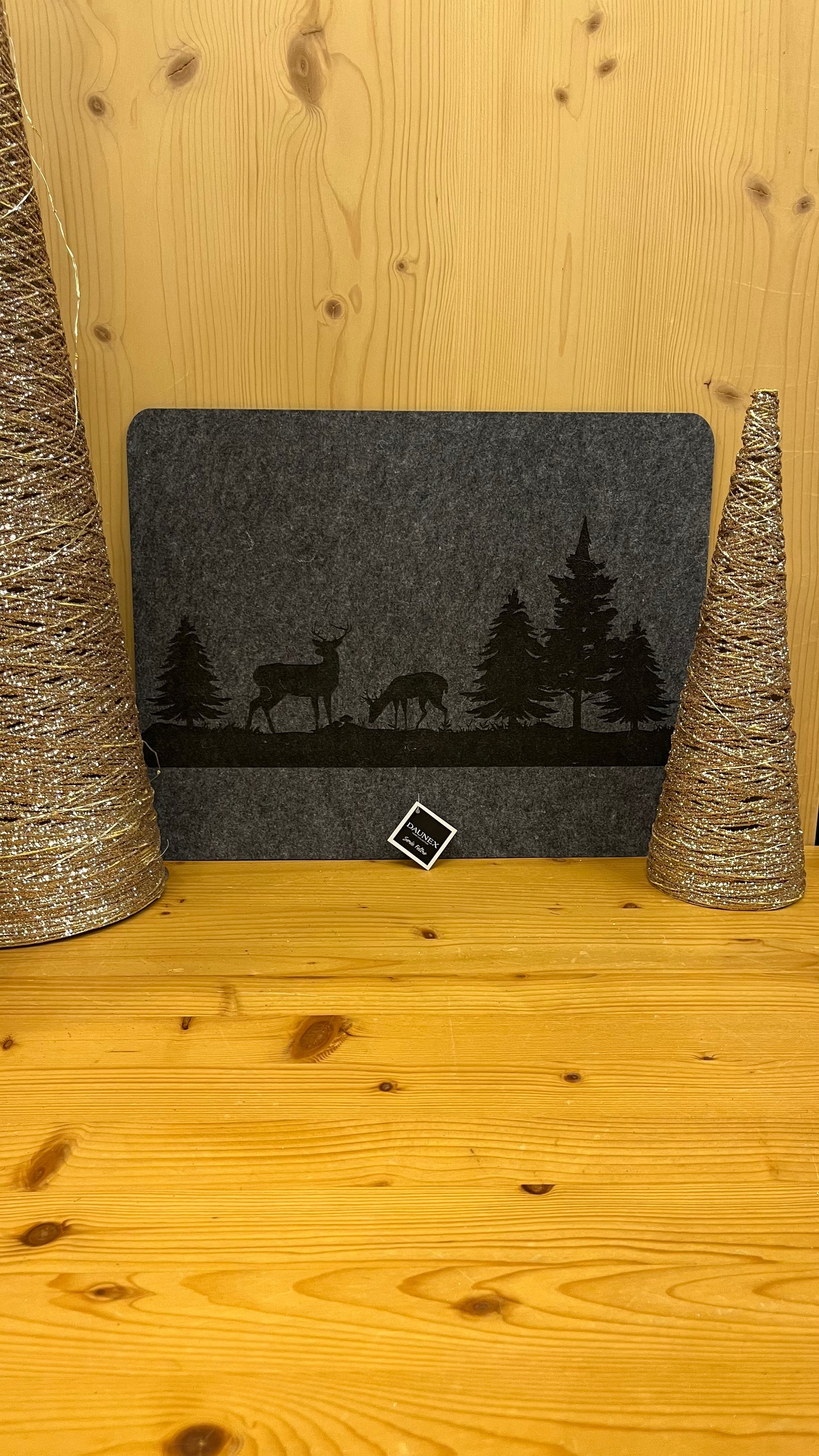 Tovaglietta in feltro a tema montagna vista frontale, dimensioni 45x35 cm, stile rustico