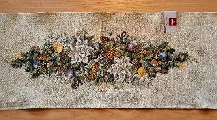 Runner natalizio dorato 40x100 cm con decorazione floreale in gobelin jacquard