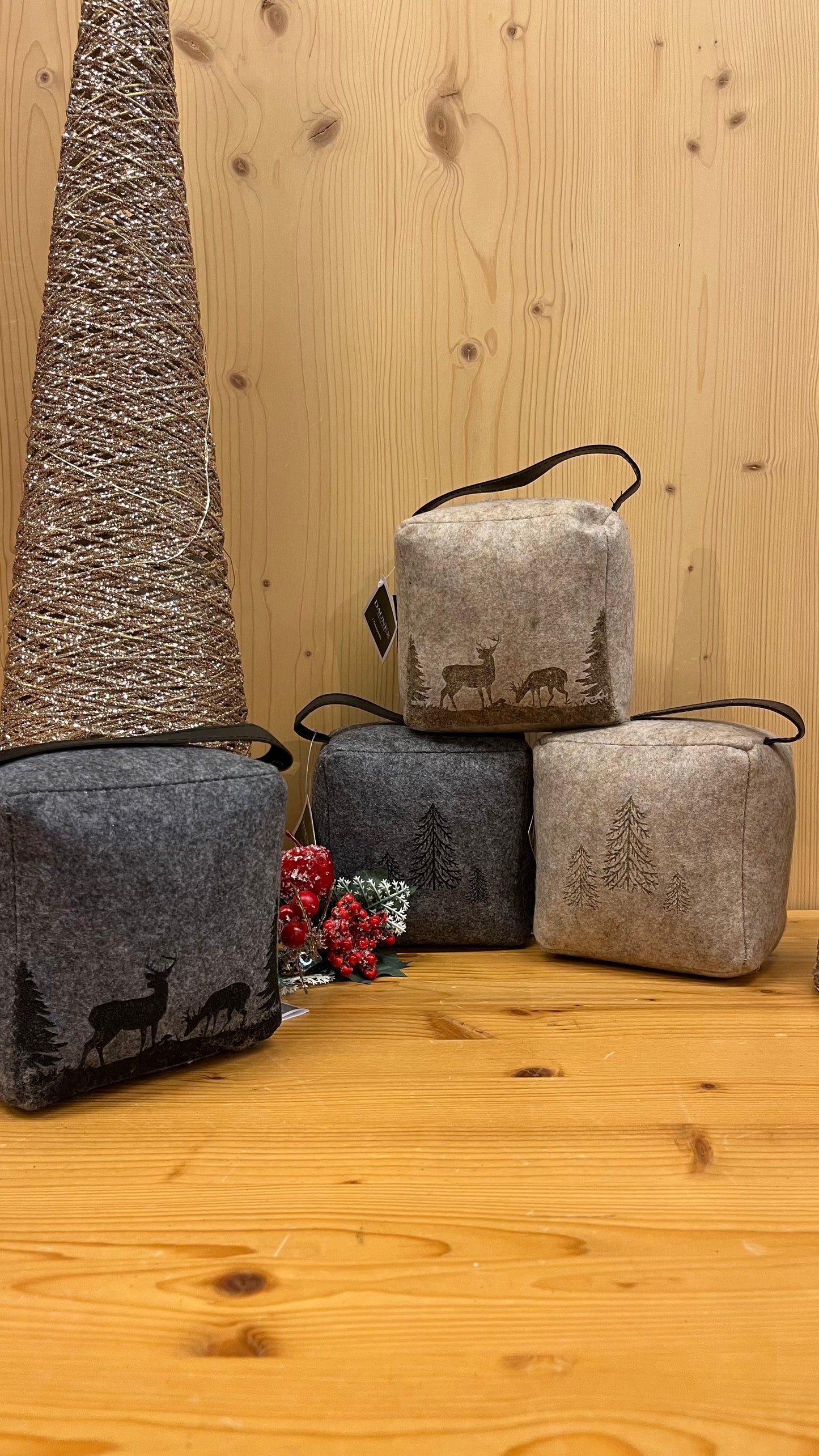 Fermaporta in feltro con manico in ecopelle