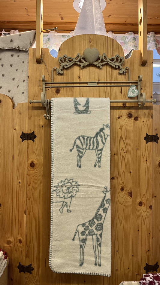 Copertina per lettino e passeggino in cotone riciclato, verde con animali della foresta color avorio, reversibile, dimensioni 75x100 cm