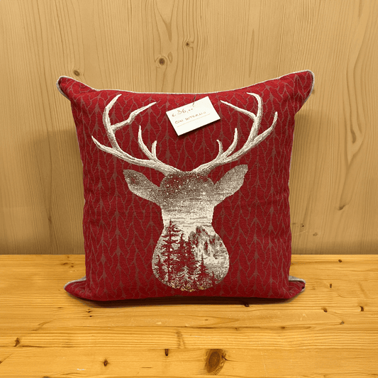 Cuscino tirolese rosso 50x50 cm con sagoma di cervo beige chiaro, vista fronte