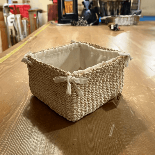 Organizer porta oggetti medio in vimini con rivestimento beige, dimensioni 15x15 cm, ideale per bagno