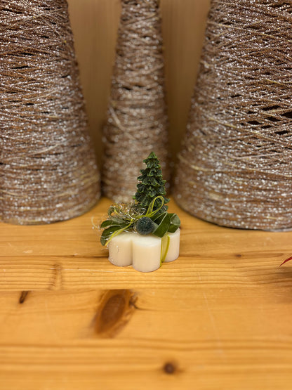 Sapone profumato a forma di fiore con alberello