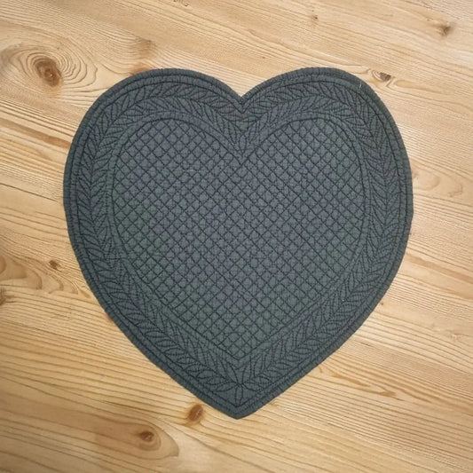 Sottopiatto a forma di cuore in cotone, disponibile in tre colorazioni eleganti, ideale per la tavola