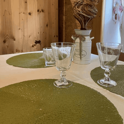 Sottopiatto decorativo verde in plastica rigida, perfetto per pranzi e cene eleganti