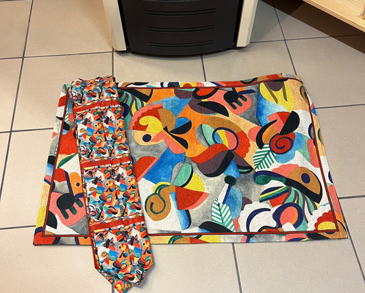 Tappeto mille usi con fantasia Picasso, venduto con porta tappeto