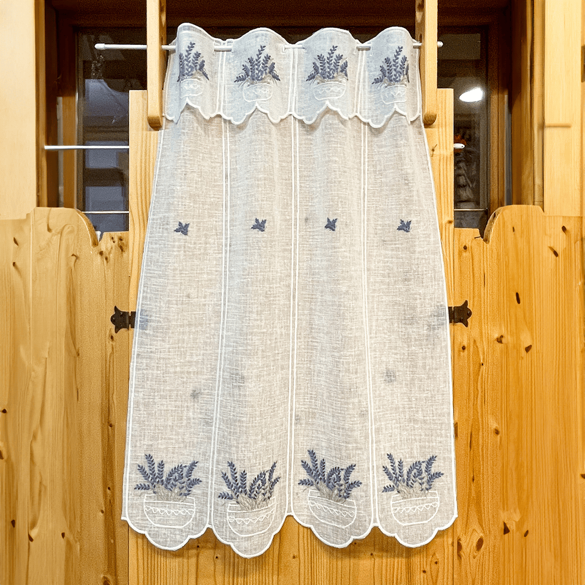 Tenda tirolese con Ricami Lavanda a metraggio, moduli 16 cm, tagliata su misura
