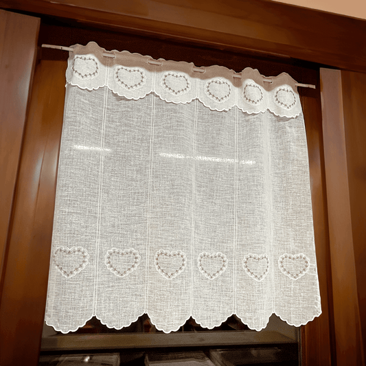 Tenda tirolese a metraggio con cuore ricamato, moduli 16 cm, tagliata su misura