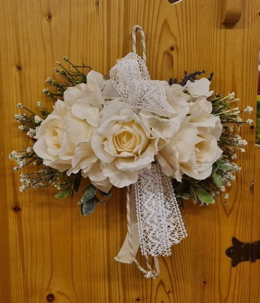 Tralcio fiorito decorativo con cordone da appendere, lungo 34 cm